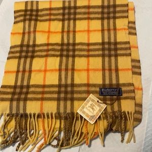 Burberry’s cashmere scarf